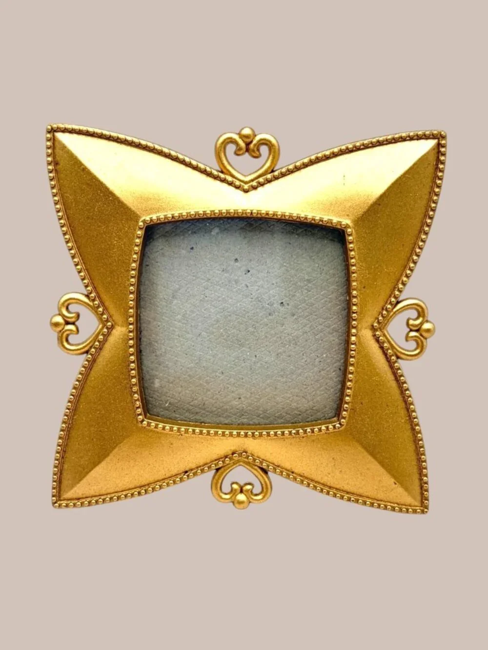 Vintage Gold Tone Ornate 2.5x2.5 Picture Frame Heart Scroll Accent Elsa L Taiwan